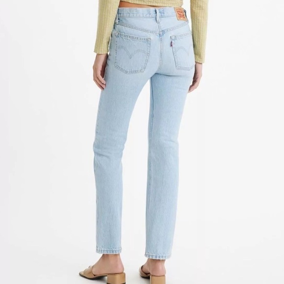 NWT Levi’s 501 Original High Rise Jeans Light Wash Floral Patch Distressed - Picture 3 of 7